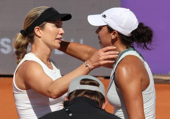 INTERNATIONAUX TENNIS FEMININ 2024 PHOTOPQR L ALSACE Jean-Marc LOOS ; Strasbourg ; 25 05 2024 ; Madison Keys (USA) à droite remporte le Internationaux de tennis féminin ( IS) face à Danielle Collins (USA) à gauche à Strasbourg le 25 mai 2024. Internationaux de Strasbourg on May 25, 2024 Strasbourg Bas-Rhin Alsace France  Copyright: xPHOTOPQR L ALSACE MAXPPPxJean-MarcxLOOSx 20240525ALS8515 20240525ALS8515