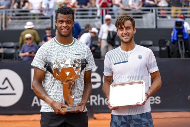Le lyonnais Giovanni MPETSHI PERRICARD (FRA) remporte sa premiere finale simple face Ã Tomas Martin ETCHEVERRY (ARG) lors du tournoi de l Open Parc Auvergne RhÃ ne-Alpes Ã Lyon le 25 05 2024. TENNIS : Open Parc - Lyon - 25 05 2024 SandrineThesillat Panoramic 