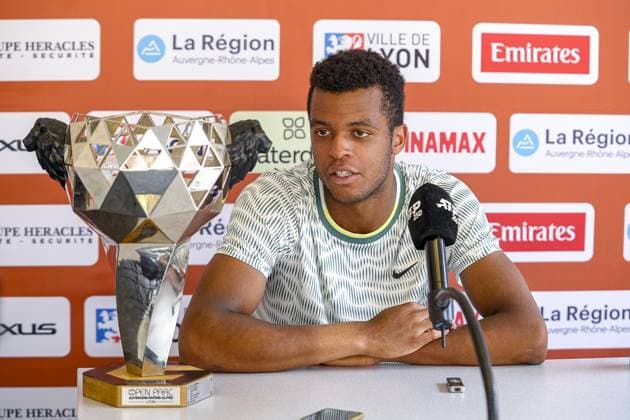 Giovanni MPETSHI PERRICARD (FRA) en confÃ rence de presse dit qu il doit rester concentrer sur son 1er tour Ã Roland Garros apres avoir remportÃ la finale du simple du tournoi de l Open Parc Auvergne RhÃ ne-Alpes Ã Lyon le 25 05 2024. TENNIS : Open Parc - Lyon - 25 05 2024 SandrineThesillat Panoramic 