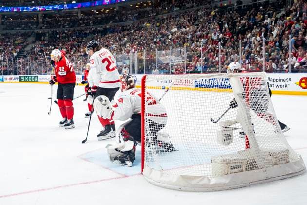 PRAGUE, CZECH REPUBLIC MAY 25 Nino Niederreiter of Switzerland deflect a puck to scores during the 2024 IIHF Ice Hockey World Championship Czechia Semifinal match between Canada and Switzerland at Prague Arena on May 25, 2024 in Prague, Czech Republic Prague Prague Arena Czech Republic Copyright: xJustPictures.ch JarixPestelaccix jp-en-EuSpIm-JP4_JAR_Canada_Switzerland_25May_2024081