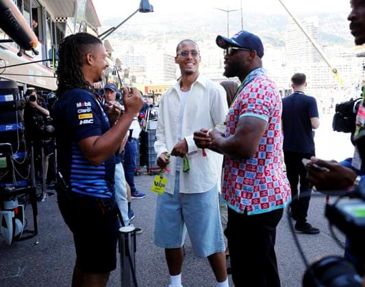 People stands grand prix PHOTOPQR NICE MATIN Dylan Meiffret ; Monaco ; 25 05 2024 ; People dans les stands avant les qualifications de Formule 1 du 81e Grand Prix de Monaco. ICi : chemise blanche : Virgil Van Dijk, joueur de Liverpool Monaco GP May 2024 Monaco France  Copyright: xPHOTOPQR NICExMATIN MAXPPPxDylanxMeiffretx 20240525NIM8790 20240525NIM8790