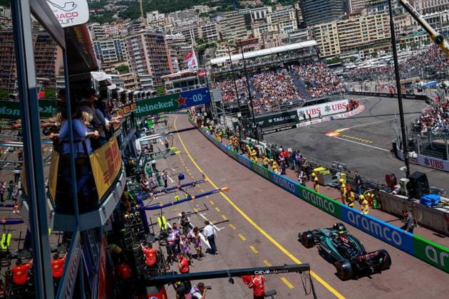 HAMILTON Lewis (gbr), Mercedes AMG F1 Team W15,, pitlane, during the Formula 1 Grand Prix de Monaco 2024, 8th round of the 2024 Formula One World Championship, WM, Weltmeisterschaft from May 23 to 26, 2024 on the Circuit de Monaco, in Monaco - F1 - MONACO GRAND PRIX 2024 DPPI Panoramic  240525_R08_MONACO_DP_F12024GP08MCO_JK381425