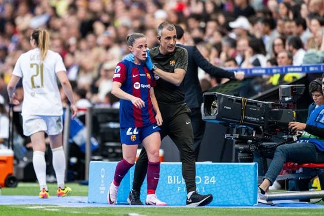 240525 Ona Batlle of Barcelona in pain during the UEFA Women s Champions League final between Barcelona and Lyon on May 25, 2024 in Bilbao Photo Ludvig Thunman BILDBYRAN kod LT LT0620 fotboll football soccer fotball champions league barcelona lyon dam bbeng final champions league final final 2024 skada  Copyright: LUDVIGxTHUNMAN BB240525LT085