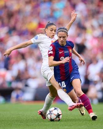 May 25, 2024, Bilbao, Vizcaya, SPAIN: Delphine Cascarino of Olympique Lyonnais competes for the ball with Aitana Bonmati of FC Barcelona, Barca during the UEFA Women s Champions League 2023 24 Final match between FC Barcelona and Olympique Lyonnais at San Mames on May 25, 2024, in Bilbao, Spain. Bilbao SPAIN - ZUMAa181 20240525_zaa_a181_048 Copyright: xRicardoxLarreinax