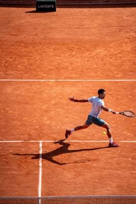 Roland Garros 2024 - Nadal Djokovic At A Training Session - Paris Serbia s Novak Djokovic takes part in a practice session during the French Open tennis tournament on Court Philippe-Chatrier at the Roland Garros Complex in Paris on May 25, 2024. Photo by Alexis Jumeau ABACAPRESS.COM Paris France  Copyright: xJumeauxAlexis ABACAx