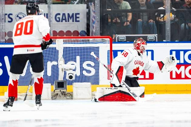 PRAGUE, CZECH REPUBLIC MAY 25 goalkeeper Jordan Binnington of Canada makes a glove saves during the 2024 IIHF Ice Hockey World Championship Czechia Semifinal match between Canada and Switzerland at Prague Arena on May 25, 2024 in Prague, Czech Republic Prague Prague Arena Czech Republic Copyright: xJustPictures.ch JarixPestelaccix jp-en-EuSpIm-JP4_JAR_Canada_Switzerland_25May_2024152