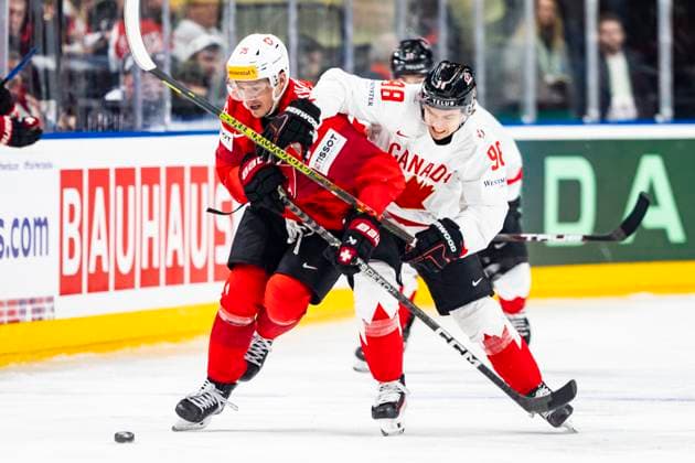 PRAGUE, CZECH REPUBLIC MAY 25 Connor Bedard of Canada R against Calvin Thurkauf of Switzerland L during the 2024 IIHF Ice Hockey World Championship Czechia Semifinal match between Canada and Switzerland at Prague Arena on May 25, 2024 in Prague, Czech Republic Prague Prague Arena Czech Republic Copyright: xJustPictures.ch JarixPestelaccix jp-en-EuSpIm-JP4_JAR_Canada_Switzerland_25May_2024167