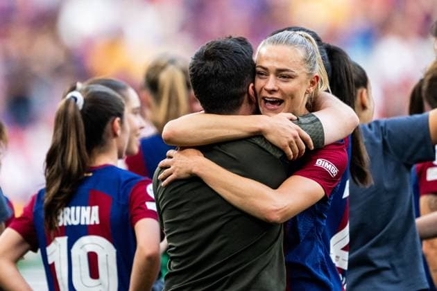 240525 Head coach Jonatan Giraldez and Fridolina Rolfö of Barcelona celebrate after the UEFA Womens Champions League final between Barcelona and Lyon on May 25, 2024 in Bilbao Photo Ludvig Thunman BILDBYRAN kod LT LT0620 fotboll football soccer fotball champions league barcelona lyon dam bbeng final champions league final final 2024 jubel  Copyright: LUDVIGxTHUNMAN BB240525LT103