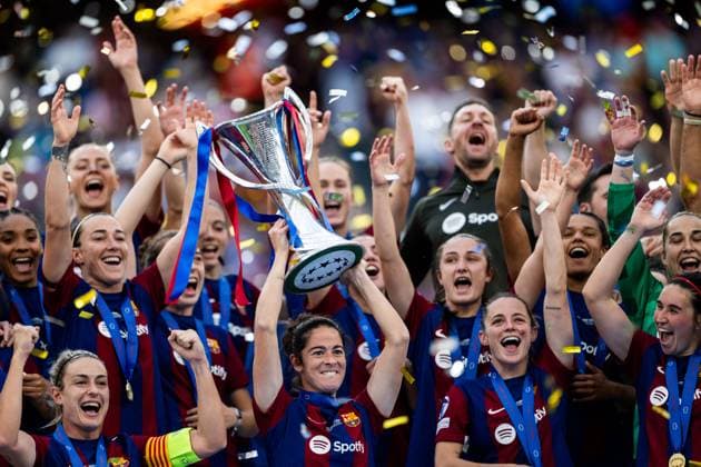 240525 Players of Barcelona celebrate after the UEFA Womens Champions League final between Barcelona and Lyon on May 25, 2024 in Bilbao Photo Ludvig Thunman BILDBYRAN kod LT LT0620 fotboll football soccer fotball champions league barcelona lyon dam bbeng final champions league final final 2024 jubel  Copyright: LUDVIGxTHUNMAN BB240525LT112