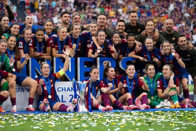 240525 Players of Barcelona celebrate after the UEFA Womens Champions League final between Barcelona and Lyon on May 25, 2024 in Bilbao Photo Ludvig Thunman BILDBYRAN kod LT LT0620 fotboll football soccer fotball champions league barcelona lyon dam bbeng final champions league final final 2024 jubel  Copyright: LUDVIGxTHUNMAN BB240525LT159