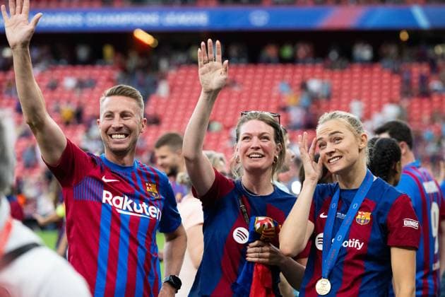 240525 Fridolina Rolfö of Barcelona celebrates with friends after the UEFA Women s Champions League final between Barcelona and Lyon on May 25, 2024 in Bilbao Photo Ludvig Thunman BILDBYRAN kod LT LT0620 fotboll football soccer fotball champions league barcelona lyon dam bbeng final champions league final final 2024 jubel  Copyright: LUDVIGxTHUNMAN BB240525LT165