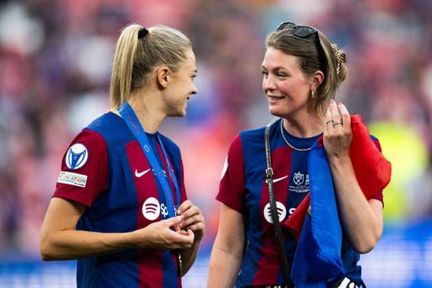240525 Fridolina Rolfö of Barcelona celebrates with family after the UEFA Women s Champions League final between Barcelona and Lyon on May 25, 2024 in Bilbao Photo Ludvig Thunman BILDBYRAN kod LT LT0620 fotboll football soccer fotball champions league barcelona lyon dam bbeng final champions league final final final 2024  Copyright: LUDVIGxTHUNMAN BB240525LT169