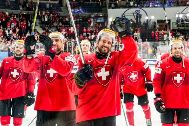PRAGUE, CZECH REPUBLIC MAY 25 Swiss squad thanks the fans during the 2024 IIHF Ice Hockey World Championship Czechia Semifinal match between Canada and Switzerland at Prague Arena on May 25, 2024 in Prague, Czech Republic Prague Prague Arena Czech Republic Copyright: xJustPictures.ch JarixPestelaccix jp-en-EuSpIm-JP4_JAR_Canada_Switzerland_25May_2024334