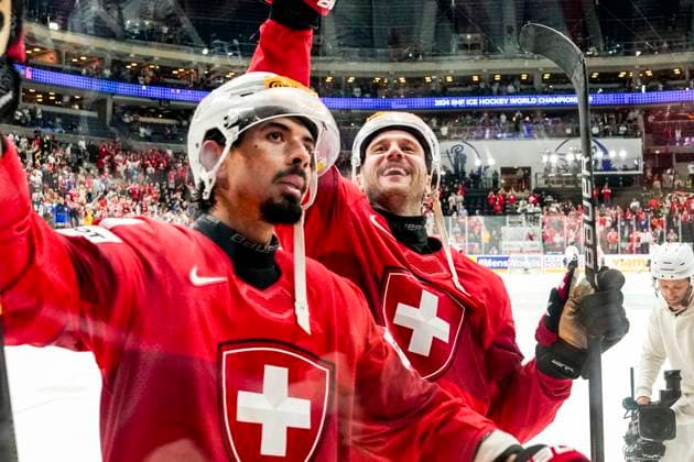 PRAGUE, CZECH REPUBLIC MAY 25 Jonas Siegenthaler of Switzerland L and Calvin Thurkauf of Switzerland L thanks the fans during the 2024 IIHF Ice Hockey World Championship Czechia Semifinal match between Canada and Switzerland at Prague Arena on May 25, 2024 in Prague Prague, Czech Republic Prague Prague Arena Czech Republic Copyright: xJustPictures.ch JarixPestelaccix jp-en-EuSpIm-JP4_JAR_Canada_Switzerland_25May_2024337