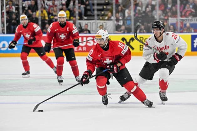 PRAGUE, CZECH REPUBLIC MAY 25 Andres Ambuhl of Switzerland defends the puck from Dylan Cozens of Canada during the 2024 IIHF Ice Hockey World Championship Czechia Semifinal match between Canada and Switzerland at Prague Arena on May 25, 2024 in Prague, Czech Republic Prague Prague Arena Czech Republic Copyright: xJustPictures.ch AndreaxBrancax jp-en-EuSpIm-AB_25052024_AAB_5898