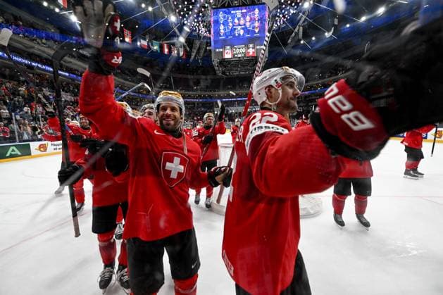 PRAGUE, CZECH REPUBLIC MAY 25 Romain Loeffel of Switzerland salute the fans during the 2024 IIHF Ice Hockey World Championship Czechia Semifinal match between Canada and Switzerland at Prague Arena on May 25, 2024 in Prague, Czech Republic Prague Prague Arena Czech Republic Copyright: xJustPictures.ch AndreaxBrancax jp-en-EuSpIm-AB_25052024_DSC_7697