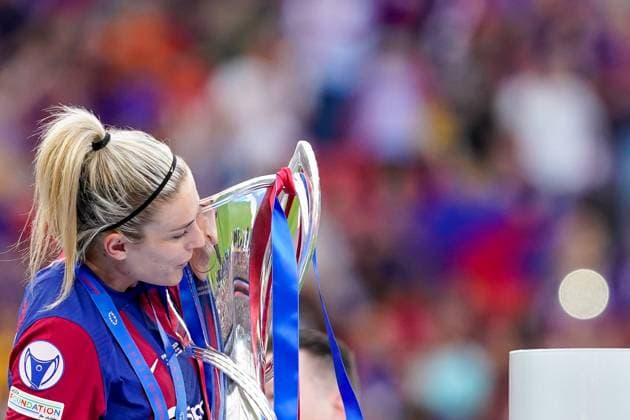 Bilbao, Spain, May 25th 2024: Alexia Putellas (11 Barcelona) with the trophy during the celebration after their victory during the UEFA Womens Champions League Final football match between FC Barcelona, Barca and Olympique Lyonnais at Estadio de San Mames in Bilbao, Spain. (Daniela Porcelli SPP) Copyright: xDanielaxPorcellix xSPPx spp-en-DaPoSp-20240525-_DP19191-2