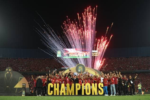 CAIRO, EGYPT - MAY 25: Al Ahly players, staff and head coach Marcel Koller celebrate on stage with a trophy after wining the CAF Champions League Final Second Leg match between Al Ahly and Esperance Sportive Tunis at Cairo International Stadium on May 25, 2024 in Cairo, Al Ahly v Esperance Sportive Tunis: Final Second Leg - CAF Champions League Copyright: xPhotoxbyxM.Bayoumy SFSIx