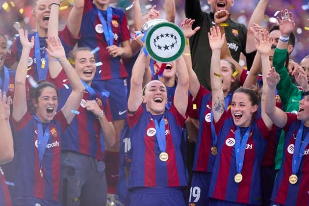 FC Barcelona, Barca v Olympique Lyonnais - UEFA Women«s Champions League Final 2024 Lucy Bronze of FC Barcelona lifts the trophy as the team celebrate winning the UEFA Women s Champions League 2023 24 Final match between FC Barcelona and Olympique Lyonnais at San Mames on May 25, 2024, in Bilbao, Spain. Bilbao San Mames Basque Country Spain RL_FCBFvOLYF_00347 Copyright: xRicardoxLarreinax