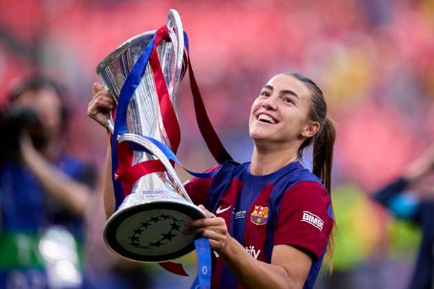 FC Barcelona, Barca v Olympique Lyonnais - UEFA Women«s Champions League Final 2024 Patri Guijarro of FC Barcelona lifts the trophy as the team celebrate winning the UEFA Women s Champions League 2023 24 Final match between FC Barcelona and Olympique Lyonnais at San Mames on May 25, 2024, in Bilbao, Spain. Bilbao San Mames Basque Country Spain RL_FCBFvOLYF_00354 Copyright: xRicardoxLarreinax
