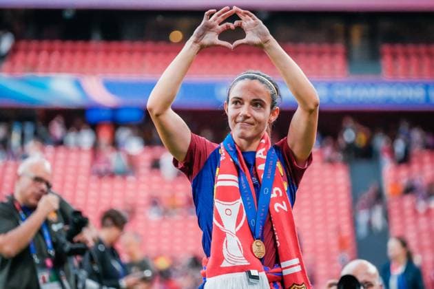 UEFA Women s Champions League 2024 Final: FC Barcelona, Barca Femeni vs. Olympique Lyonnais Feminin Aitana Bonmati celebrates and shows a heart to the crowd, as Barcelona are crowned Champions of Europe after the UEFA Women s Champions League final match between FC Barcelona Femeni and Olympique Lyonnais Feminin on May 25 2024, in Bilbao, Spain Bilbao Estadio de San Mames Bilbao Spain Copyright: xAlexandraxFechetex _ADR7390