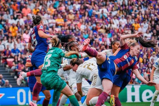 UEFA Women s Champions League 2024 Final: FC Barcelona, Barca Femeni vs. Olympique Lyonnais Feminin Commotion in Barcelona™s area during the UEFA Women s Champions League final match between FC Barcelona Femeni and Olympique Lyonnais Feminin on May 25 2024, in Bilbao, Spain Bilbao Estadio de San Mames Bilbao Spain Copyright: xAlexandraxFechetex _ADR9043