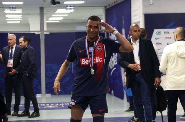 DERNIER MATCH DE MBAPPÉ AVEC LE PSG PHOTOPQR LE PARISIEN Le Parisien Arnaud Journois ; VILLENEUVE D ASCQ ; 25 05 2024 ; FOOTBALL , VILLENEUVE D ASCQ (59) , DECATHLON ARENA STADE PIERRE MAUROY , 25 05 2024 COUPE DE FRANCE , FINALE OLYMPIQUE LYONNAIS - PARIS SG PHOTO LE PARISIEN ARNAUD JOURNOIS Kylian Mbappé VILLENEUVE D ASCQ ; 05 25 2024; Final of the French Football Cup. Paris Saint Germain Olympique Lyonnais. PSG victory. Mbappé s last match with PSG. VILLENEUVE D ASCQ France  Copyright: xPHOTOPQR LExPARISIEN MAXPPPxLexParisienx xArnaudxJournoisx 20240525LPA9739 20240525LPA9739