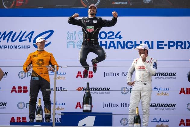 Bilder des Jahres 2024, Sport 05 Mai Sport Themen der Woche KW21 Sport Bilder des Tages Podium, DA COSTA Antonio Felix (prt), TAG HEUER Porsche Formula E Team, Porsche 99X Electric, portrait during the 2024 Shanghai ePrix, 8th meeting of the 2023-24 ABB FIA Formula E World Championship, WM, Weltmeisterschaft on the Shanghai International Circuit from May 24 to 26, 2024 in Shanghai, China - 2024 FORMULA E SHANGHAI ePRIX DPPI Panoramic  240526_FE_Shanghai__DE37082