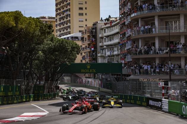 LECLERC Charles (mco), Scuderia Ferrari SF-24, 81 PIASTRI Oscar (aus), McLaren F1 Team MCL38, action, start of the race, depart, during the Formula 1 Grand Prix de Monaco 2024, 8th round of the 2024 Formula One World Championship, WM, Weltmeisterschaft from May 23 to 26, 2024 on the Circuit de Monaco, in Monaco - F1 - MONACO GRAND PRIX 2024 DPPI Panoramic 240526_R08_MONACO_DP_EA011578