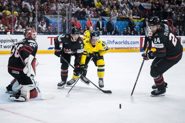 240526 Olen Zelwegger of Canada, Fabian Zetterlund of Sweden and Jamie Oleksiak of Canada during the 2024 IIHF Ice Hockey World Championship bronze medal game between Sweden and Canada on May 26, 2024 in Prague Photo Maxim Thore BILDBYRAN kod MT MT0605 ishockey ice hockey ishockey vm sweden canada 2024 iihf ice hockey world championship bbeng bronsmatch sverige kanada  Copyright: MAXIMxTHORE BB240526MT011