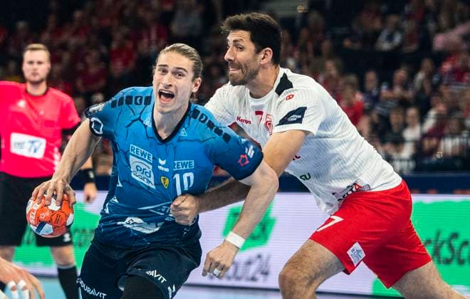 26 05 2024, Handball, Men, Europaen League, Final Four 2024, EHF, Match for third place, Dinamo Bucharest Rhein Neckar Löwen Juri Knorr Rhein Neckar Löwen, left against Dan Racutea Dinamo Bucharest, right Hamburg Barclays Arena Hamburg Germany
