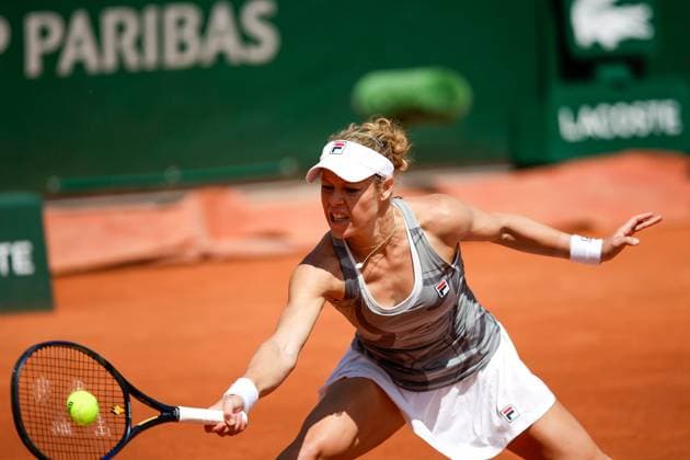 26 05 2024 Tennis, French Open 2024 Roland Garros, FRA, Paris, Women™s Singles Court Simonne Mathieu FIRST ROUND, Laura Siegemund GER Sofia Kenin USA Picture from left Laura Siegemund GER plays a forehand Copyright: HMBxMedia AntonioxBorga