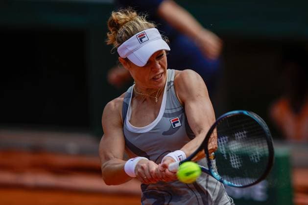 26 05 2024 Tennis, French Open 2024 Roland Garros, FRA, Paris, Women™s Singles Court Simonne Mathieu FIRST ROUND, Laura Siegemund GER Sofia Kenin USA Picture from left Laura Siegemund GER plays a backhand Copyright: HMBxMedia AntonioxBorga