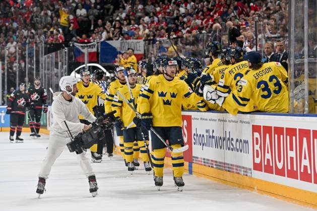 PRAGUE, CZECH REPUBLIC MAY 26 Carl Grundstrom of Sweden celebrate his goal during 2024 IIHF Ice Hockey World Championship Czechia Third Place Match between Sweden and Canada at Prague Arena on May 26, 2024 in Prague, Czech Republic Prague Prague Arena Czech Republic Copyright: xJustPictures.ch AndreaxBrancax jp-en-EuSpIm-AB_26052024_AAB_7059