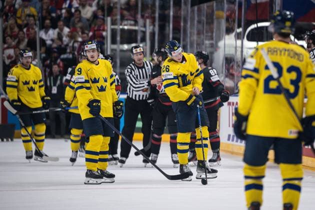 240526 Rasmus Dahlin of Sweden in pain during the 2024 IIHF Ice Hockey World Championship bronze medal game between Sweden and Canada on May 26, 2024 in Prague Photo Maxim Thore BILDBYRAN kod MT MT0605 ishockey ice hockey ishockey vm sweden canada 2024 iihf ice hockey world championship bbeng bronsmatch sverige kanada  Copyright: MAXIMxTHORE BB240526MT048