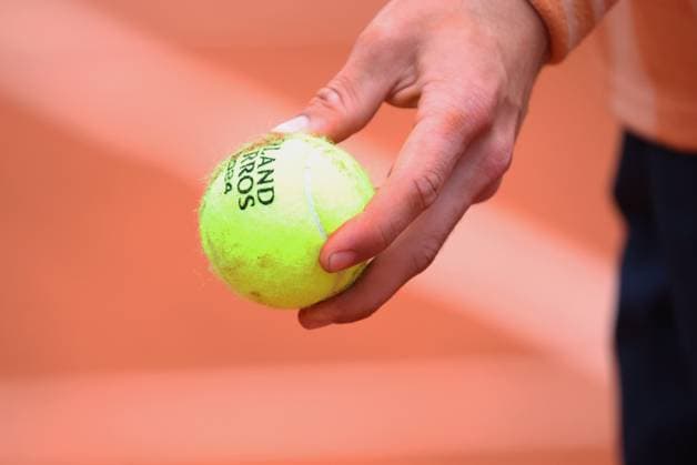 ROLAND GARROS 2024 Thierry Larret Maxppp. Tennis. Roland Garros 2024. Internationaux de France de tennis. Stade Roland Garros, Paris (75). Le 26 Mai 2024. Court Philippe Chatrier : J.J. WOLF (USA) vs Carlos ALCARAZ (ESP); ILLUSTRATION BALLE DE TENNIS PARIS (75) STADE ROLAND GARROS PARIS ILE DE FRANCE FRANCE  Copyright: xThierryxLarret MAXPPPxThierryxLarretx TL_20240526_0517 0481361817st