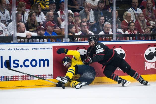 240526 Linus Johansson of Sweden and Brandon Tanev of Canada during the 2024 IIHF Ice Hockey World Championship bronze medal game between Sweden and Canada on May 26, 2024 in Prague Photo Maxim Thore BILDBYRAN kod MT MT0605 ishockey ice hockey ishockey vm sweden canada 2024 iihf ice hockey world championship bbeng bronsmatch sverige kanada  Copyright: MAXIMxTHORE BB240526MT057