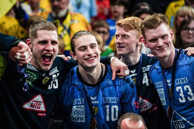 Joel Birlehm Rhein Neckar Loewen, 35 , Juri Knorr Rhein Neckar Loewen, 10 , Jon Lindenchrone Anderson Rhein Neckar Loewen, 42 , Ymir Oern Gislason Rhein Neckar Loewen, 33 GER, Dinamo Bucharest vs Rhein Neckar Loewen, Handball, EHF European League, Match for 3rd place, 2023 2024 season, 26 05 2024 GER, Dinamo Bucharest vs Rhein Neckar Loewen, Handball, EHF European League, Match for 3rd place, 2023 2024 season, 26 05 2024 Hamburg Copyright: xEibnerxPressefoto MarcelxvonxFehrnx EP_MFN