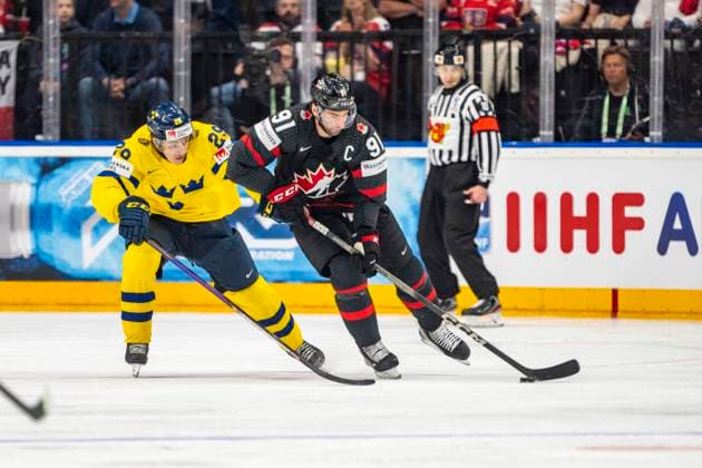 PRAGUE, CZECH REPUBLIC MAY 26 John Tavares of Canada R in action during 2024 IIHF Ice Hockey World Championship Czechia Third Place Match between Sweden and Canada at Prague Arena on May 26, 2024 in Prague Prague, Czech Republic Prague Prague Arena Czech Republic Copyright: xJustPictures.ch JarixPestelaccix jp-en-EuSpIm-JP4_JAR_Sweden_Canada_26May_2024099