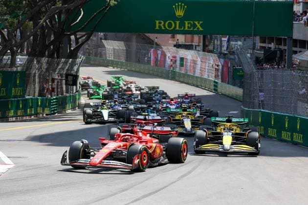 first start, Charles Leclerc Scuderia Ferrari HP , Oscar Piastri McLaren , Carlos Sainz jr Scuderia Ferrari HP , Race, Monaco Grand Prix, Motorsport, Men, Formula 1, 26 05 2024 Monte Carlo Monaco MCO Copyright: xkolbert-press ChristianxKolbertx