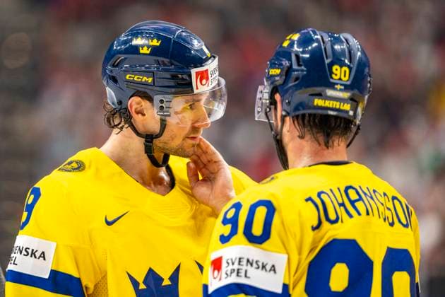 PRAGUE, CZECH REPUBLIC MAY 26 Adrian Kempe of Sweden L talking with Marcus Johansson of Sweden R during 2024 IIHF Ice Hockey World Championship Czechia Third Place Match between Sweden and Canada at Prague Arena on May 26, 2024 in Prague Prague, Czech Republic Prague Prague Arena Czech Republic Copyright: xJustPictures.ch JarixPestelaccix jp-en-EuSpIm-JP4_JAR_Sweden_Canada_26May_2024123