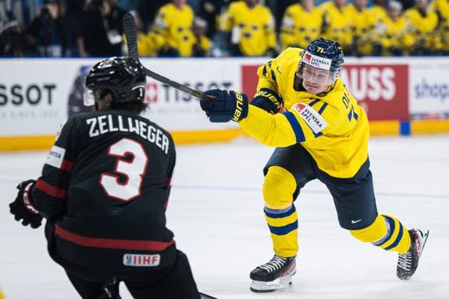 240526 Victor Olofsson of Sweden during the 2024 IIHF Ice Hockey World Championship bronze medal game between Sweden and Canada on May 26, 2024 in Prague Photo Maxim Thore BILDBYRAN kod MT MT0605 ishockey ice hockey ishockey vm sweden canada 2024 iihf ice hockey world championship bbeng bronsmatch sverige kanada  Copyright: MAXIMxTHORE BB240526MT068
