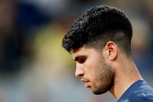 26 05 2024 Tennis, French Open 2024 Roland Garros, FRA, Paris, Men™s Singles Court Philippe Chatrier FIRST ROUND J J Wolf USA Carlos Alcaraz SPA Picture from left Carlos Alcaraz SPA pensive Copyright: HMBxMedia AntonioxBorga