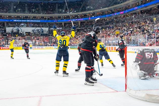 PRAGUE, CZECH REPUBLIC MAY 26 Sweden squad celebrates Erik Karlsson of Sweden not showed goal during 2024 IIHF Ice Hockey World Championship Czechia Third Place Match between Sweden and Canada at Prague Arena on May 26, 2024 in Prague, Czech Republic Prague Prague Arena Czech Republic Copyright: xJustPictures.ch JarixPestelaccix jp-en-EuSpIm-JP4_JAR_Sweden_Canada_26May_2024162