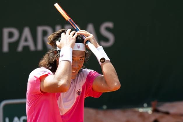 (240526) -- PARIS, May 26, 2024 -- Zhang Zhizhen of China reacts during the men s singles first round match between Zhang Zhizhen of China and Aleksandar Vukic of Australia at the French Open tennis tournament at Roland Garros, Paris, France, May 26, 2024. ) (SP)FRANCE-PARIS-TENNIS-FRENCH OPEN-MEN S SINGLES MengxDingbo 