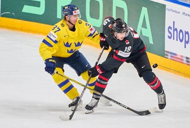 Jared McCann CAN 19 compete, zweikampf, fight for the puck against Isac Lundestrom SWE Nr. 37 in the Bronze Medal game SWEDEN - CANADA 3-2 of the IIHF Ice hockey, Eishockey World Championship, WM, Weltmeisterschaft in Prague, Czechia, May 26, 2024, Season 2023 2024