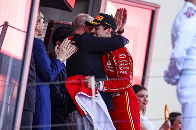 LECLERC Charles (mco), Scuderia Ferrari SF-24 and Albert II Grimaldi Prince of Monaco on podium with prince podium during the Formula 1 Grand Prix de Monaco 2024, 8th round of the 2024 Formula One World Championship, WM, Weltmeisterschaft from May 23 to 26, 2024 on the Circuit de Monaco, in Monaco - F1 - MONACO GRAND PRIX 2024 DPPI Panoramic  240526_R08_MONACO_DP_EA027646
