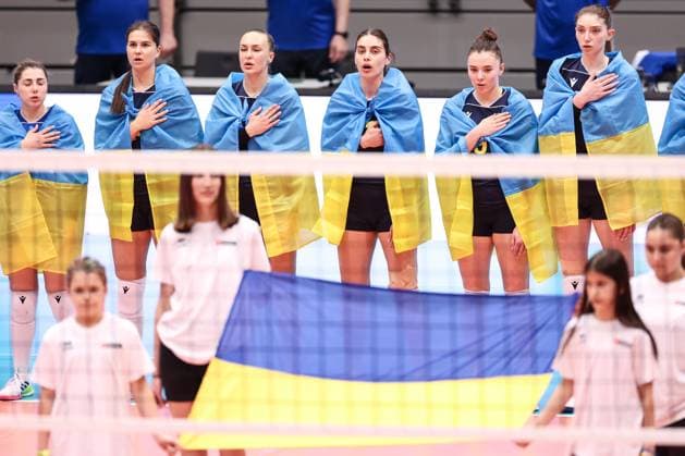 VOLLEYBALL - CEV Golden League, AUT vs UKR SCHWECHAT,AUSTRIA,26.MAY.24 - VOLLEYBALL - CEV European Golden League, ladies, Austria vs Ukraine. Image shows the team of UKR during the hymn.  GEPAxpictures xArminxRauthner
