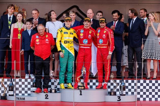 Frederic Vasseur Scuderia Ferrari HP, Team Principal Oscar Piastri McLaren Formula 1 Team, 81 , Charles Leclerc Scuderia Ferrari HP, 16 , Carlos Sainz Scuderia Ferrari HP, 55 , Monaco Grand Prix, Motorsport, Formula 1, 2023 season, 26 05 2024 Monaco Grand Prix, Motorsport, Formula 1, 2023 season, 26 05 2024 Monte Carlo Copyright: xEibner-Pressefoto AlexanderxNeisx EP_ANS