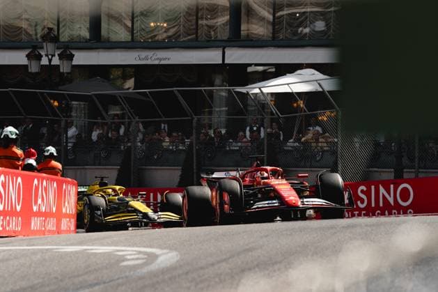 Monaco Grand Prix 2024 Picture by Thomas Maheux SWpix.com - 26 05 2024 - Formula One - Monaco Grand Prix 2024 - Monte Carlo, Monaco - Race - Charles Leclerc Ferrari in front of Oscar Piastri Mclaren Monte Carlo Monaco Monaco Copyright: x xSWpix.comx(t axPhotographyxHubxLtd)xThomasxMaheux SWpix.comx SWP-2488-0330